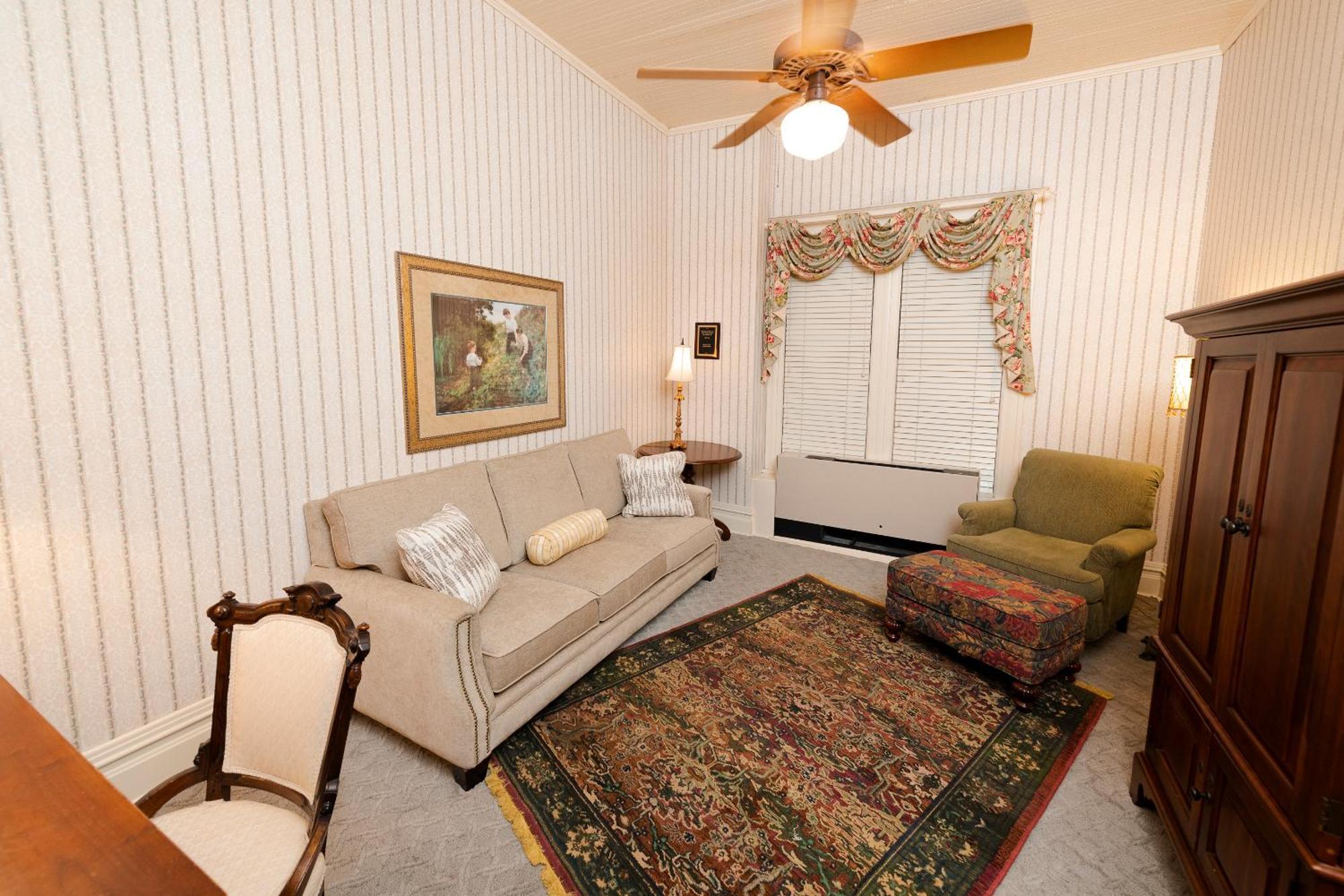 فندق Captain Henderson House أركدلفيا الغرفة الصورة